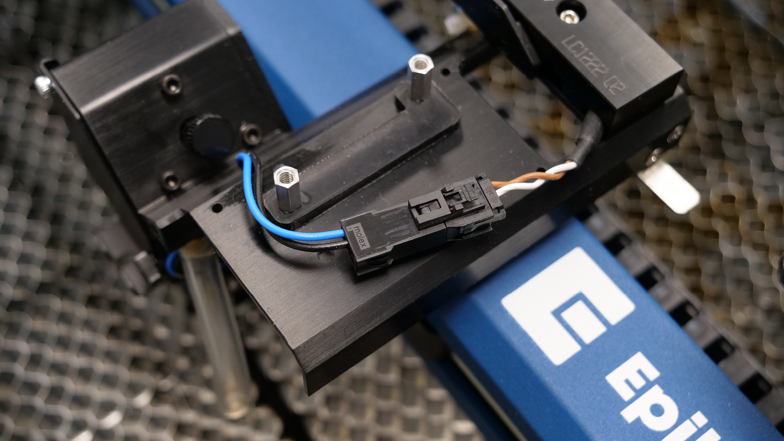 Disconnecting the harness cable