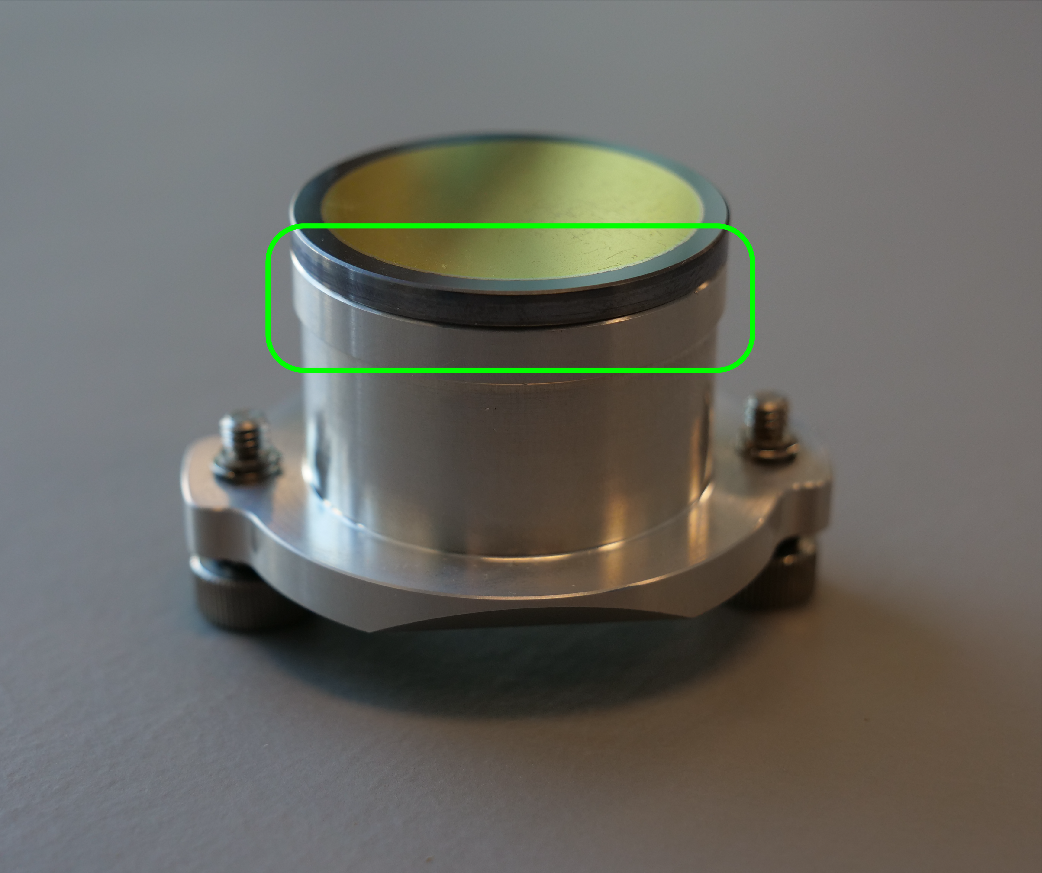 No thermal compound visible at the edge