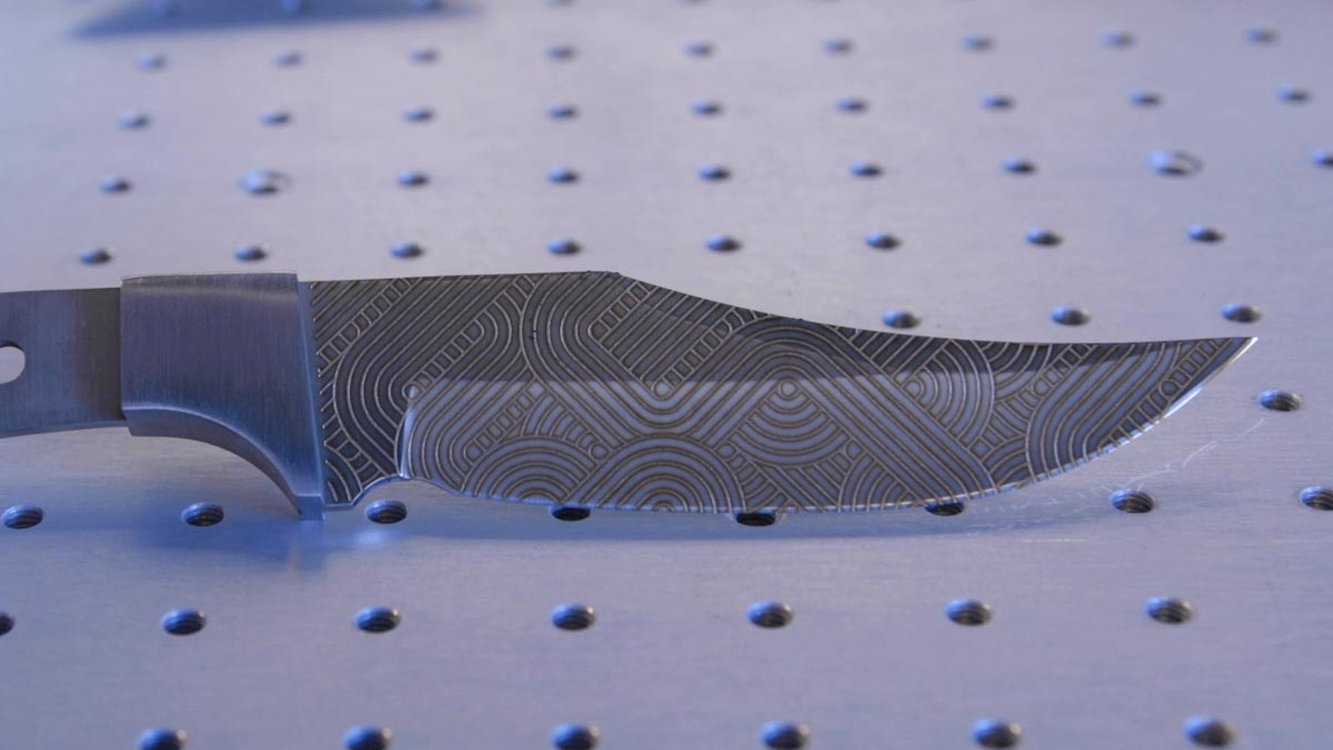 laser engraved knife with camera